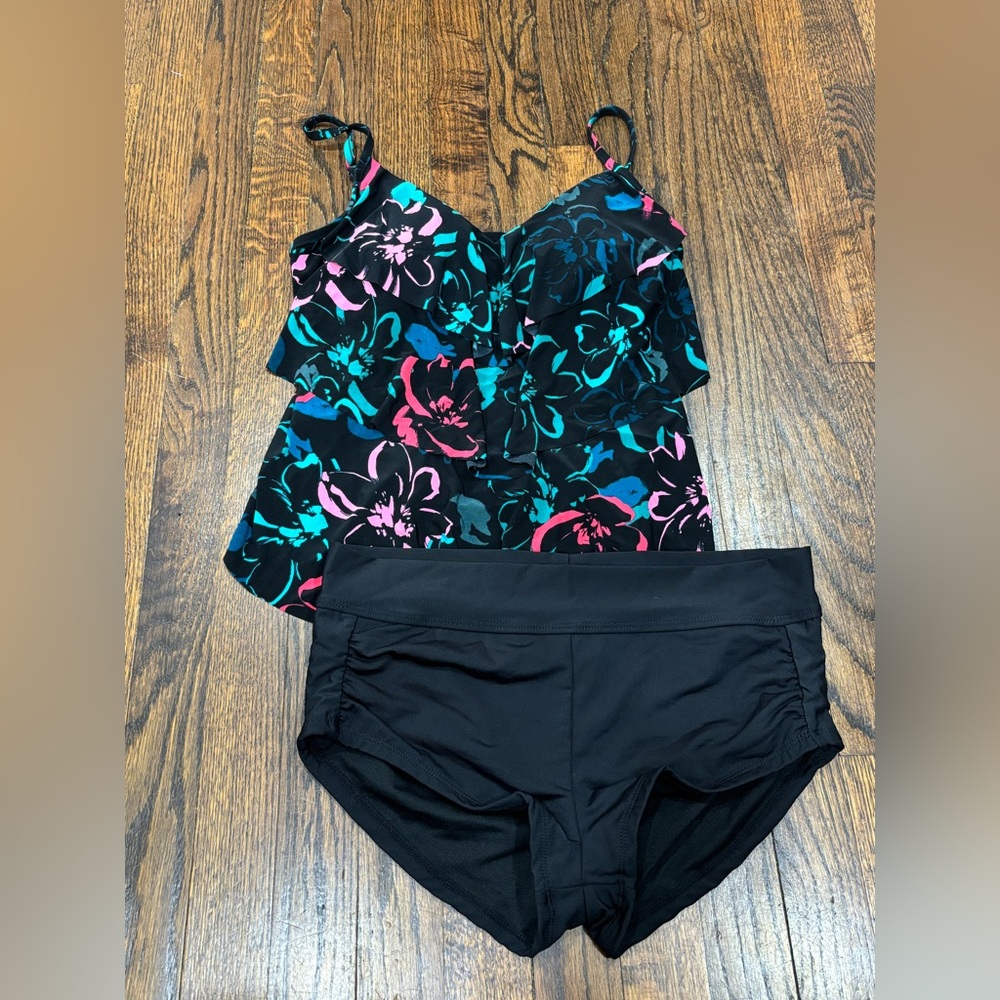 Floral Tankini Top and Black Swim Shorts size M